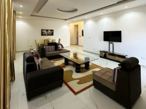 2BR Apartment with Pool and Wifi near Airport